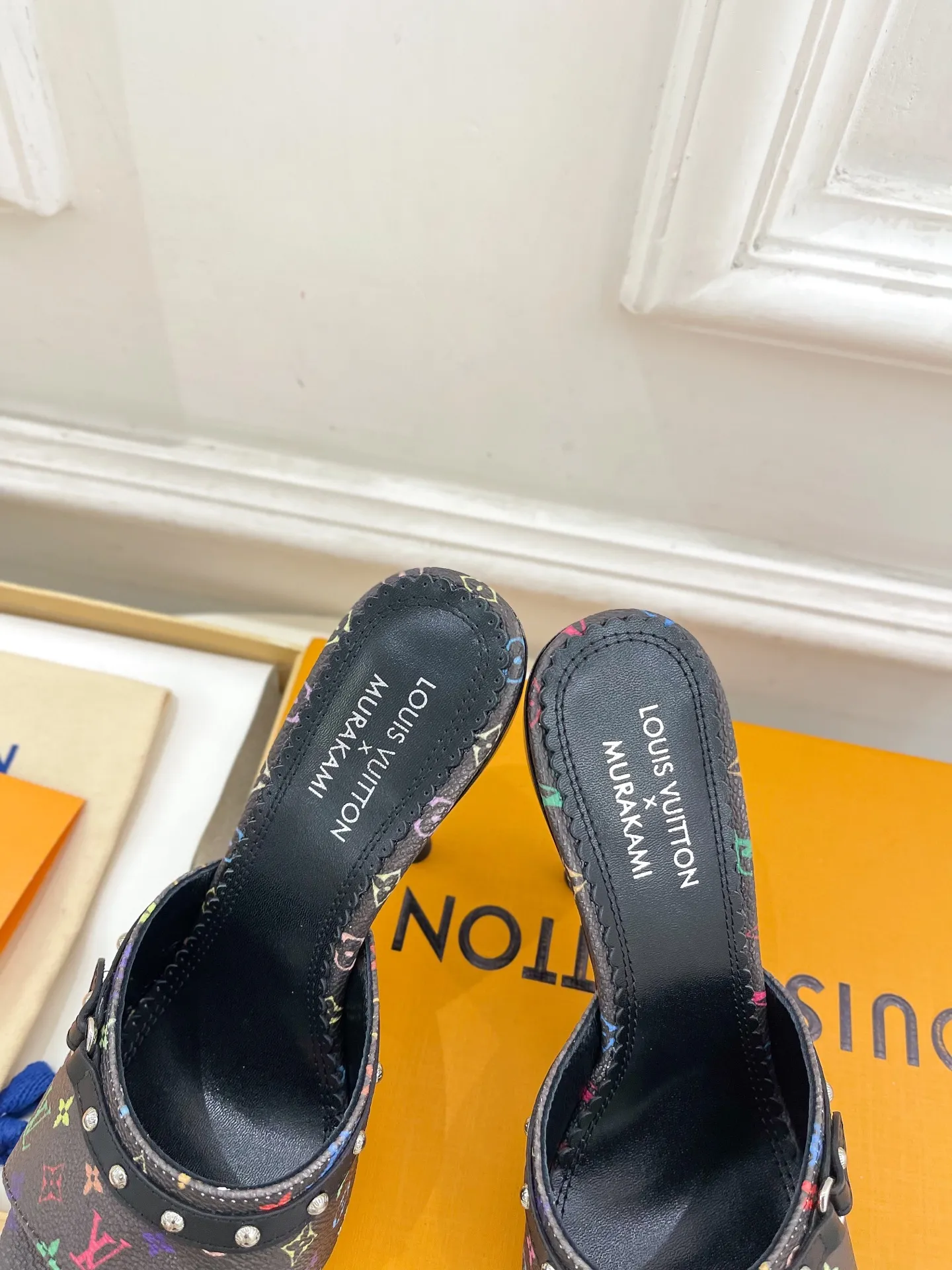 👟👟Ex-factory price 580👟👟 LV | Louis Vuitton 25𝐬𝐬 🧡💚2025 early spring new top version‼ ️The original version is the same. The counter features the latest LV Full of high-end feel! A popular model among bloggers at home and abroad, it’s retro and fashionable and looks amazing on your feet! Mainly recommended models on the official website★ ━━━━━ ЅᏇєєt ━━━━━ ▪️Upper: high-custom rainbow-colored presbyopia leather ▪️Lining: imported sheepskin ▪️Outsole: original Italian leather outsole ▪️Heel height: 5.5cm / 9.5cm ▪️Shoe size: 35-39 (34, 40, 41, 42 customized)
